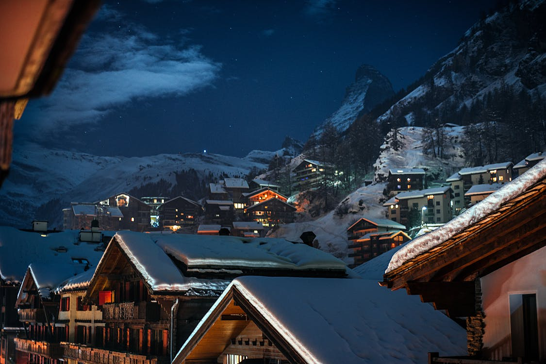 https://www.pexels.com/photo/village-with-residential-houses-on-snowy-mounts-4947573/