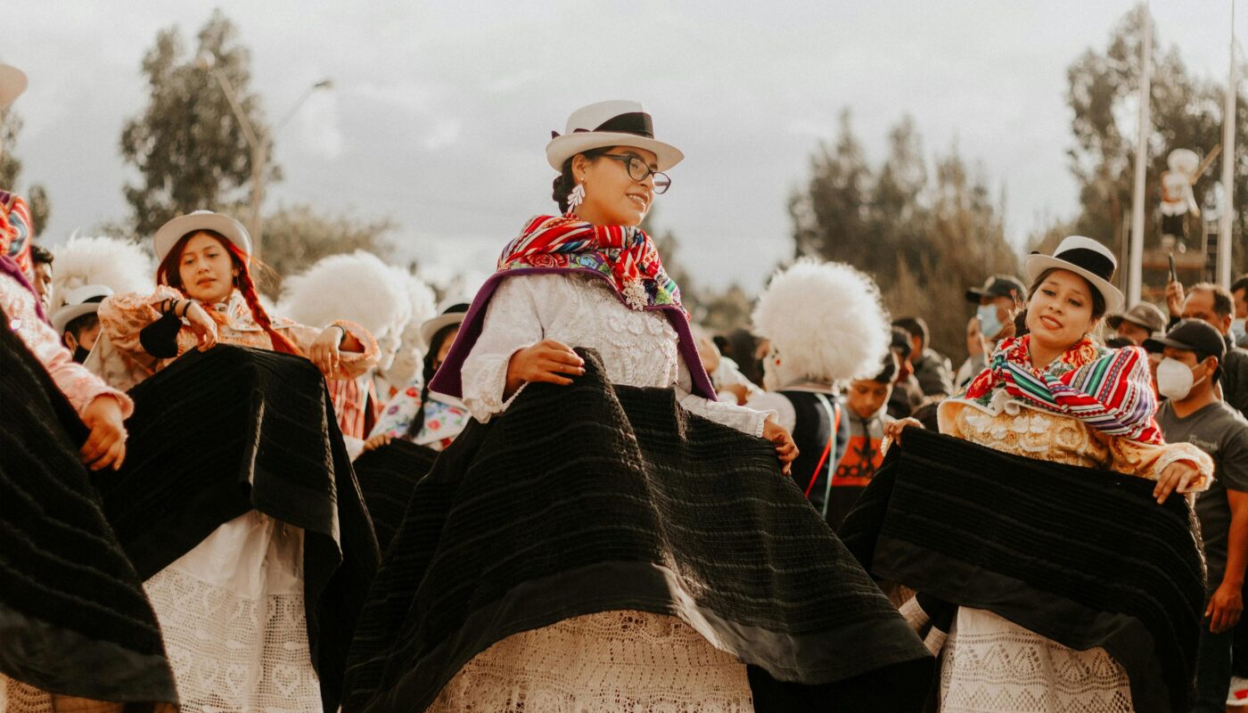 https://www.pexels.com/photo/a-group-of-dancers-in-traditional-folklore-costumes-16987048/