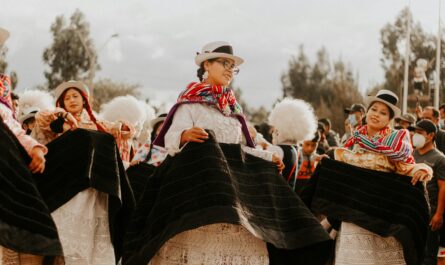 https://www.pexels.com/photo/a-group-of-dancers-in-traditional-folklore-costumes-16987048/