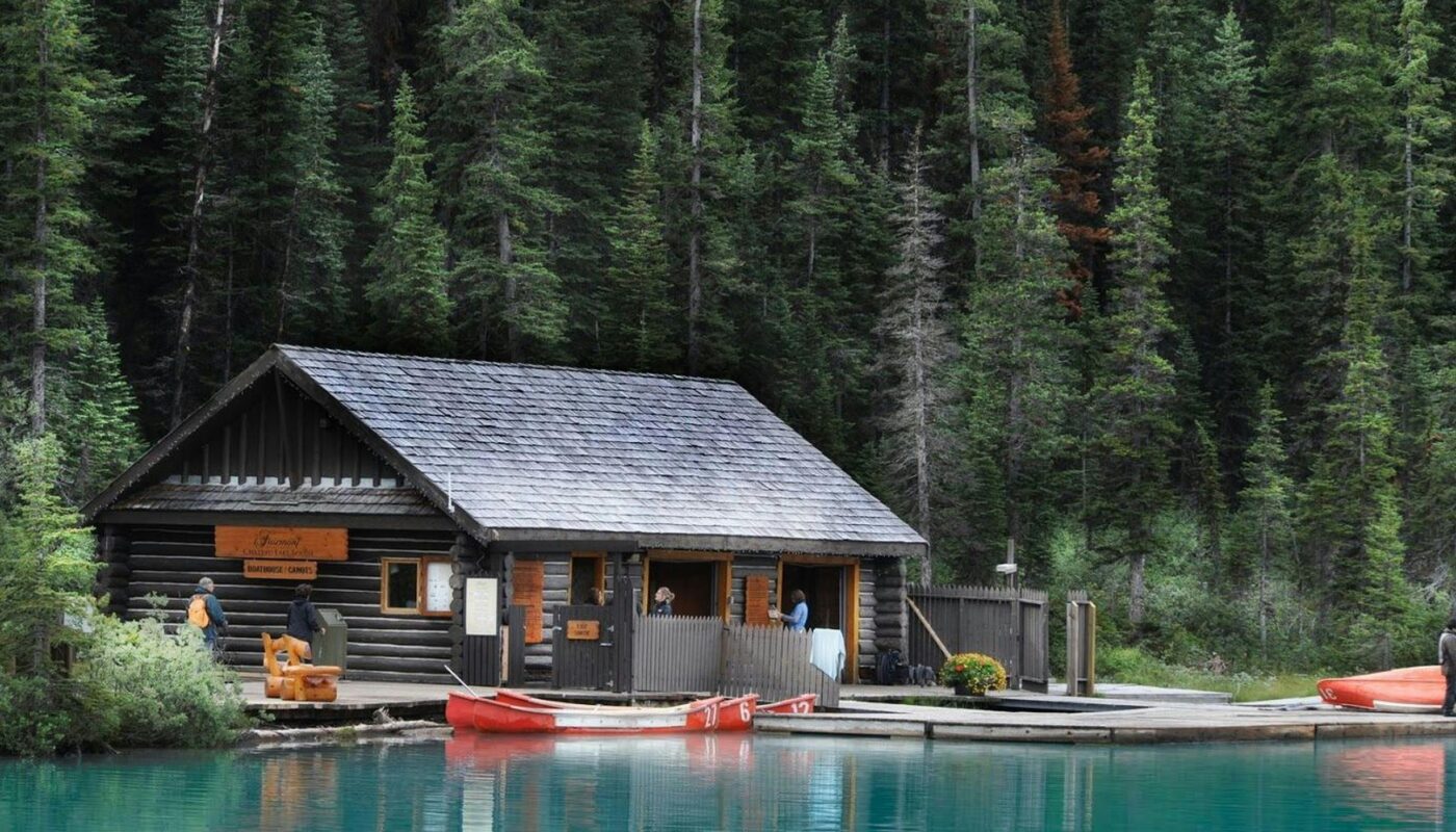 https://www.pexels.com/photo/wooden-hut-on-a-lakeshore-in-mountains-and-kayaks-moored-in-front-of-it-7162610/