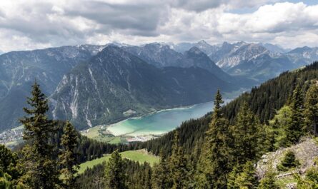 https://pixabay.com/photos/achensee-tyrol-austria-mountains-8048939/