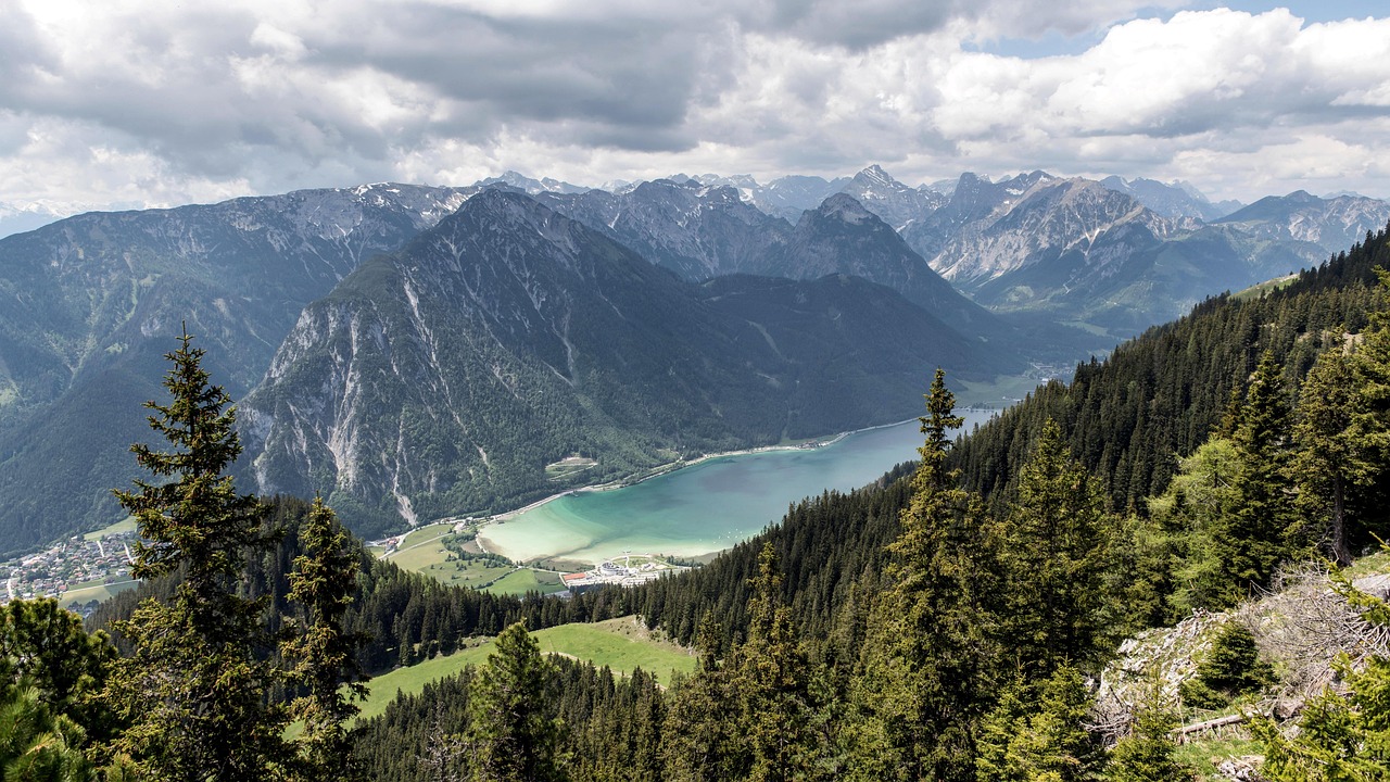 https://pixabay.com/photos/achensee-tyrol-austria-mountains-8048939/