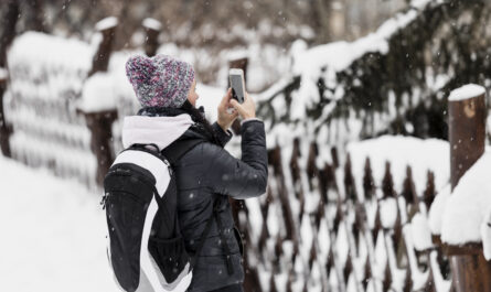 https://www.freepik.com/free-photo/woman-taking-shots-winter-nature_1565835.htm#fromView=search&page=1&position=0&uuid=2c205c77-0cf5-4cd9-b8a2-0bb0d7aeb147&query=Winter+Photography+Guide%3A+Snowy+Landscapes+in+Alpbach
