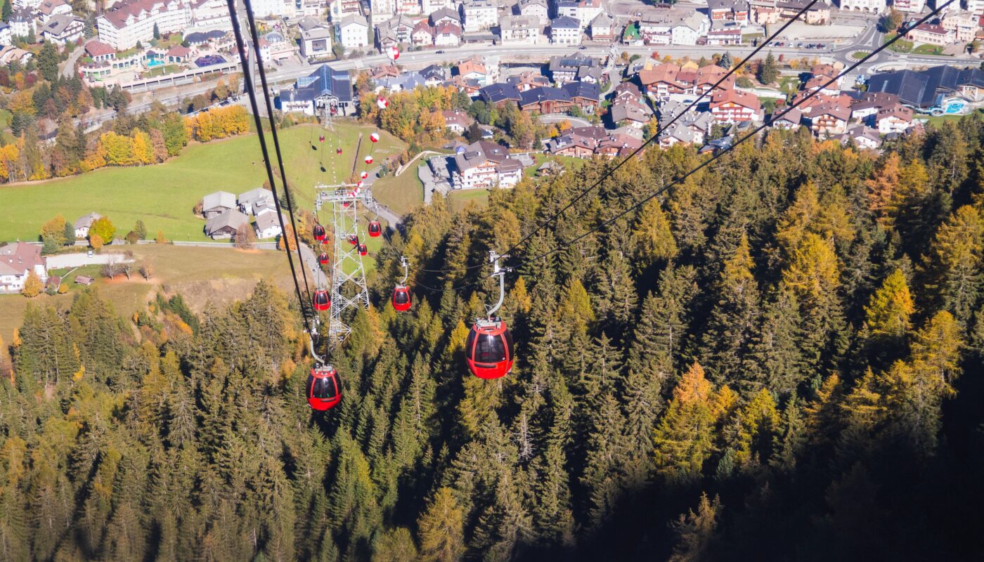 https://www.freepik.com/free-photo/beautiful-shot-cable-cars-forested-mountain-with-buildings-distance_9931987.htm#fromView=search&page=4&position=4&uuid=f3e722de-bbb7-4e70-991e-2500f2507921&query=Alpbach%E2%80%99s+Connection+to+the+Wider+Tyrol+Region%3A+A+Visitor%E2%80%99s+Overview