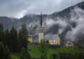 https://www.magnific.com/free-photo/beautiful-buildings-foggy-green-forest-with-dense-trees-mountains-dolomites-italy_17542395.htm#fromView=search&page=1&position=1&uuid=b7803a4e-9057-41f9-9d1d-356704414a43&query=Churches+and+Chapels+With+Stunning+Views+in+Alpbach