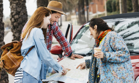 https://www.magnific.com/free-photo/people-looking-road-map-near-car_3699754.htm#fromView=search&page=1&position=15&uuid=00ccf114-5f5c-46e6-9d05-002c10f7dd09&query=A+Visitor%E2%80%99s+Guide+to+Alpbach%E2%80%99s+Most+Common+Customs+and+Etiquette