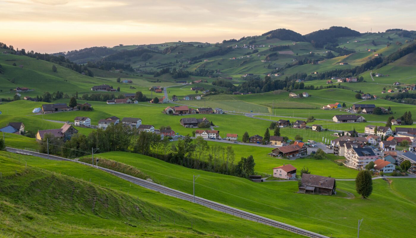 https://www.pexels.com/photo/scenic-aerial-view-of-swiss-countryside-at-dusk-28677182/