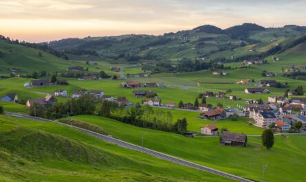 https://www.pexels.com/photo/scenic-aerial-view-of-swiss-countryside-at-dusk-28677182/