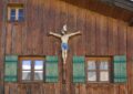 https://www.pexels.com/photo/wooden-crucifix-on-rustic-cabin-exterior-30018350/