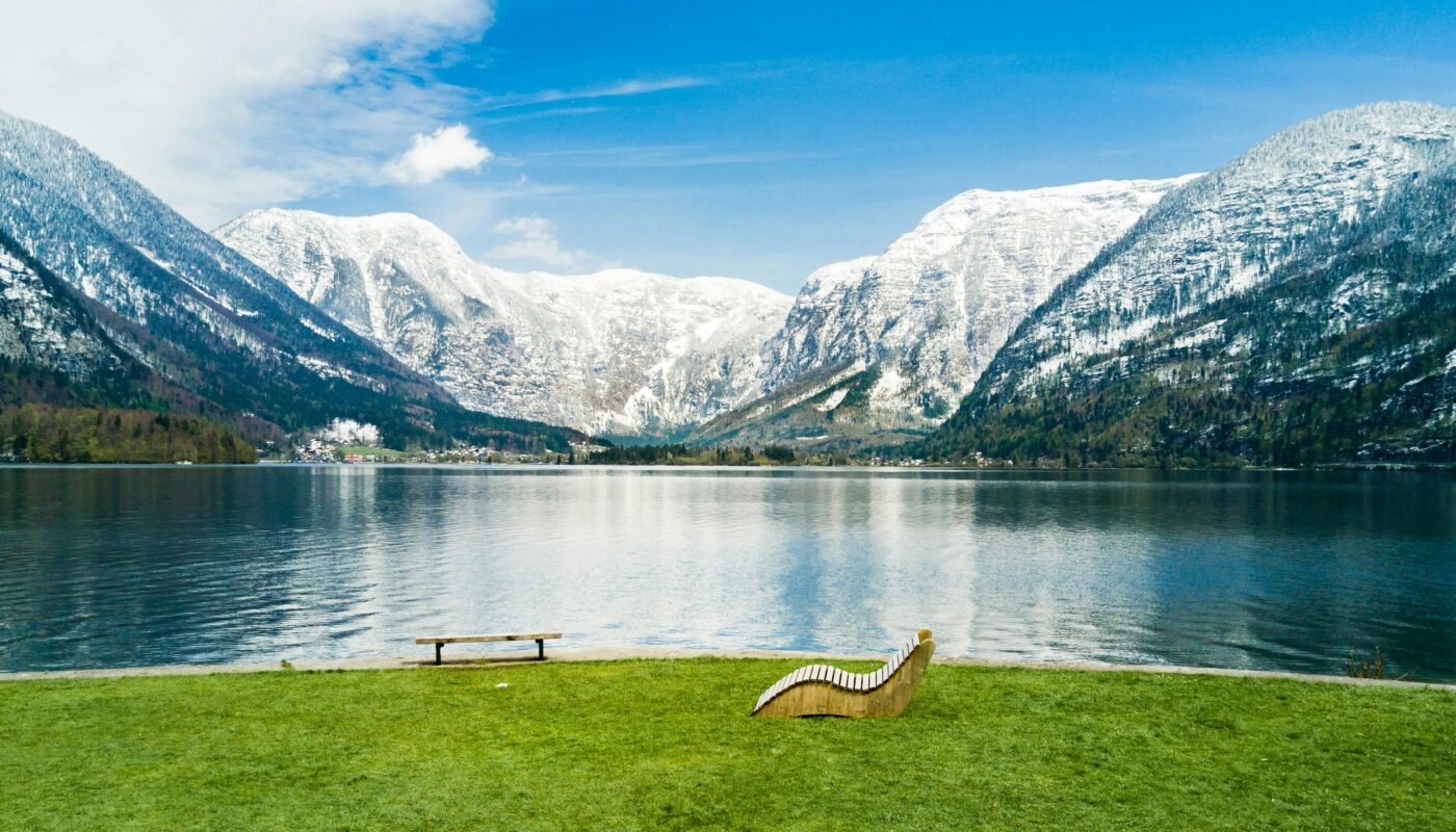 https://www.pexels.com/photo/hallstatt-lake-in-austria-21207394/
